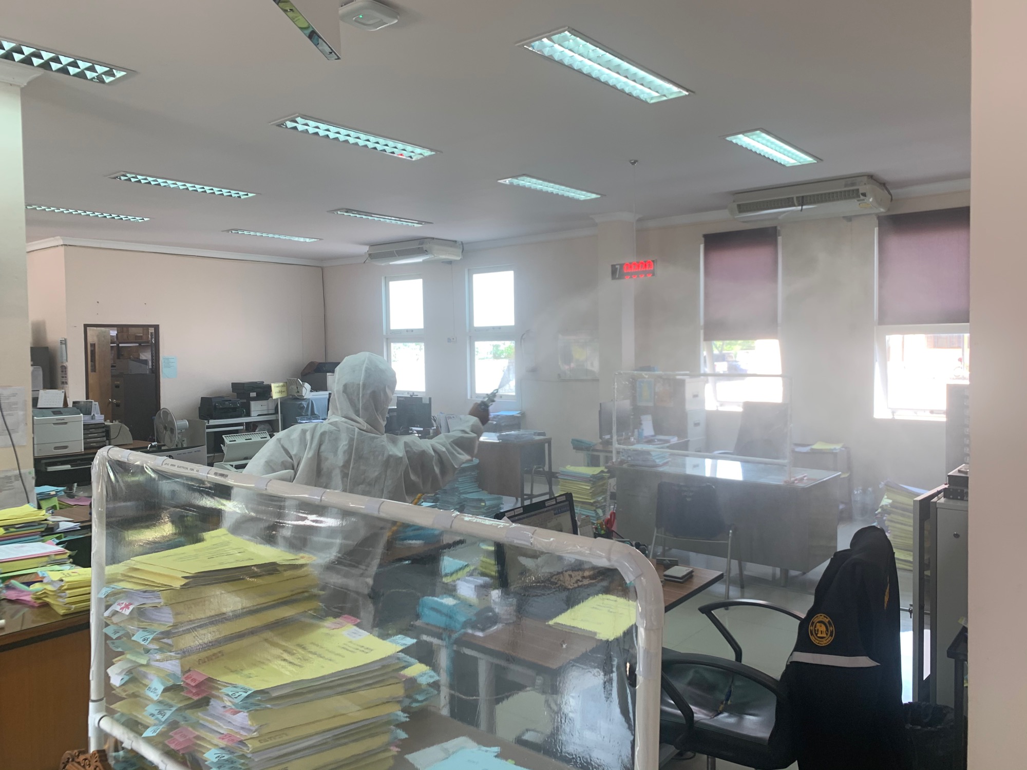﻿สำนักงานบังคับคดีจังหวัดนครพนม ได้ดำเนินการฉีดพ่นน้ำยาฆ่าเชื้อโรคเพื่อป้องกันการแพร่ระบาดของโรคติดเชื้อไวรัสโคโรนา 2019 (Coronavirus Disease 2019 : COVID-19)